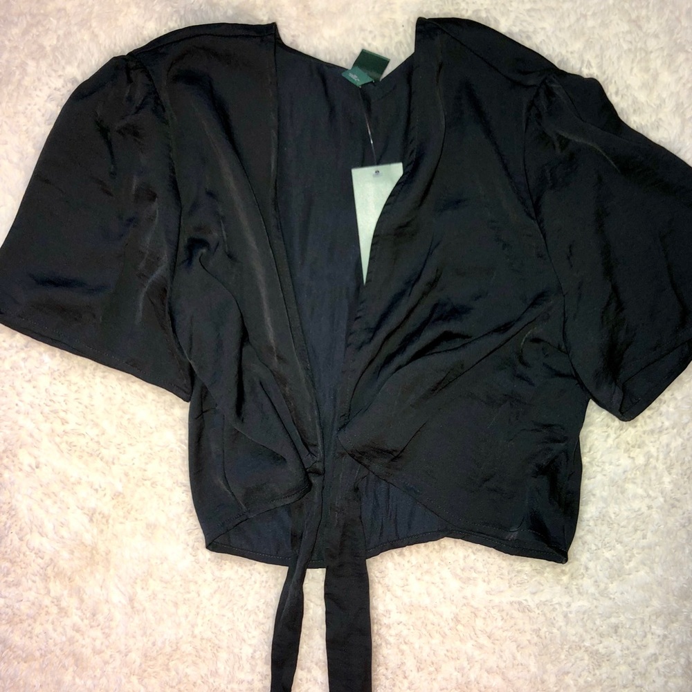 Black crop tie shirt